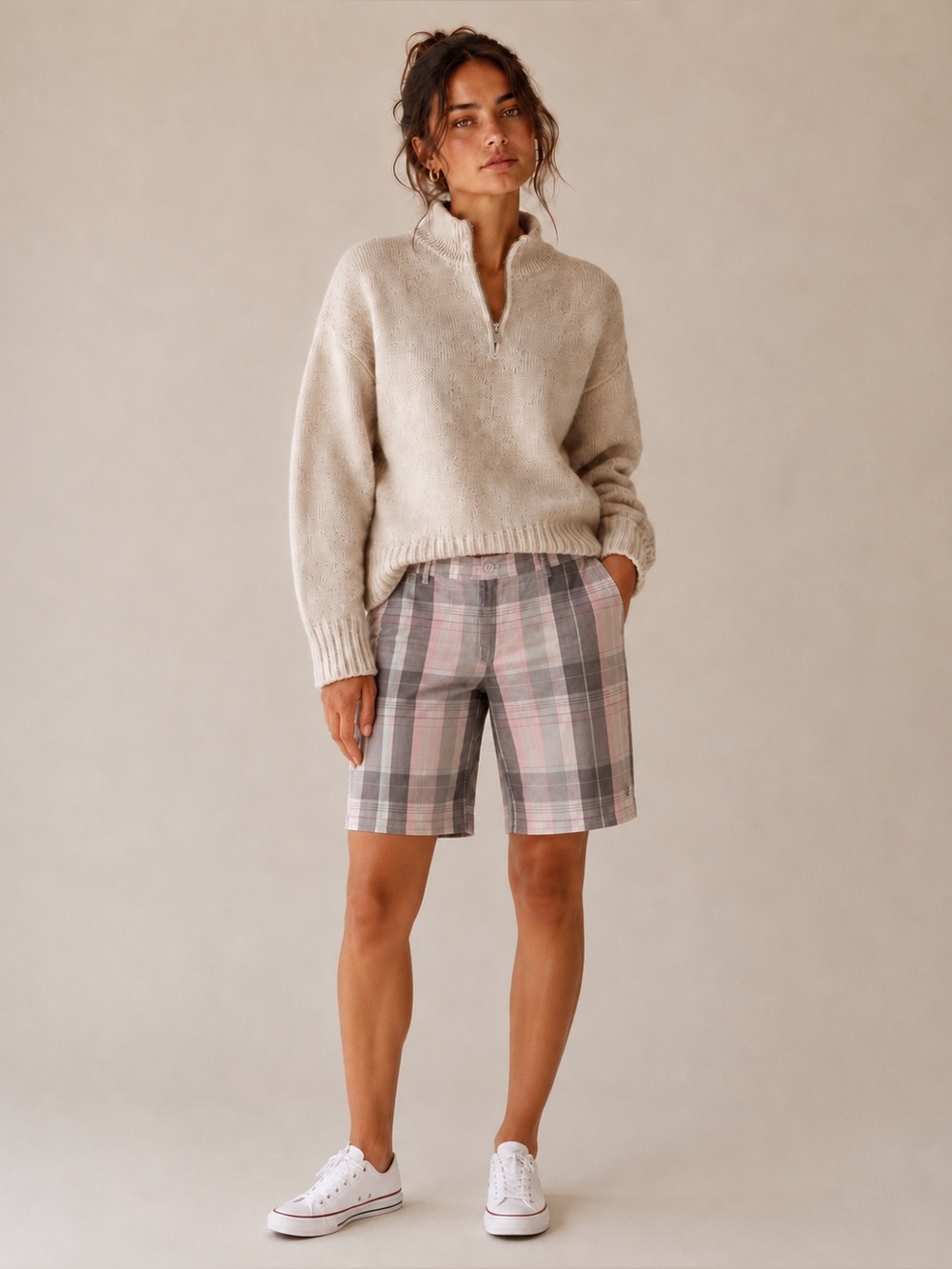 Oneil Plaid Mid-Length Women's Shorts in Gray and Pink